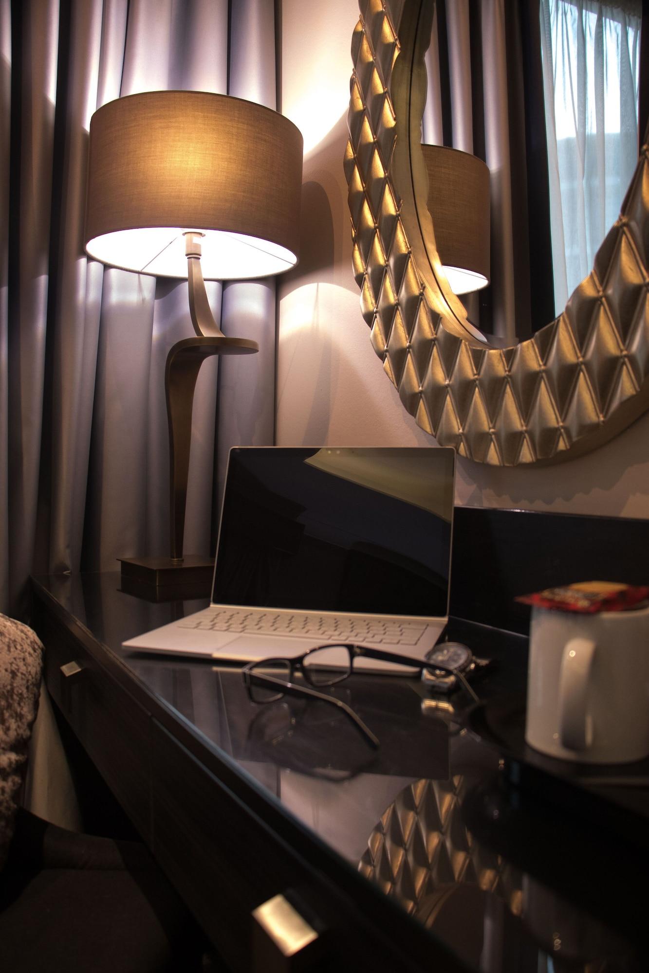 The Continental Hotel, Heathrow 4* Hounslow